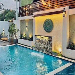 8 Negombo