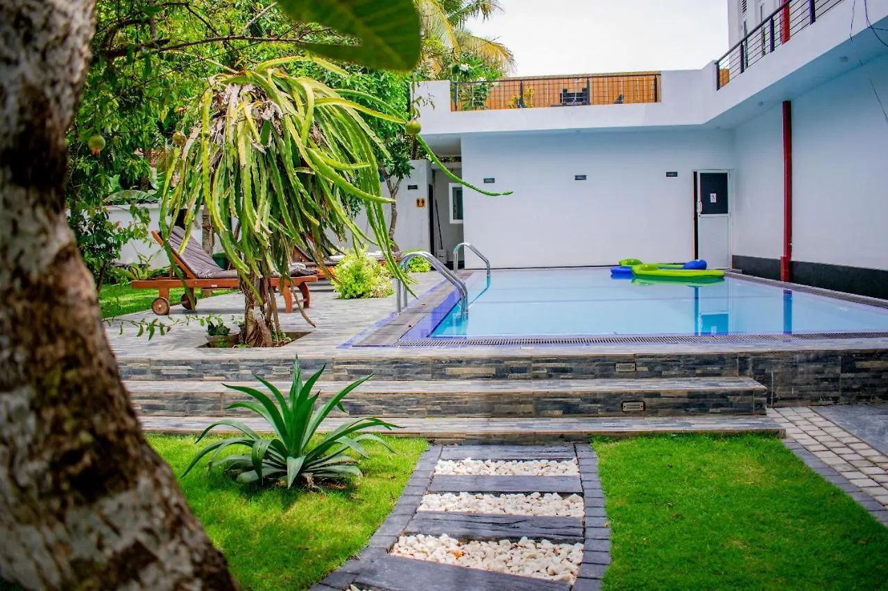 Loony Villa Negombo Hotel