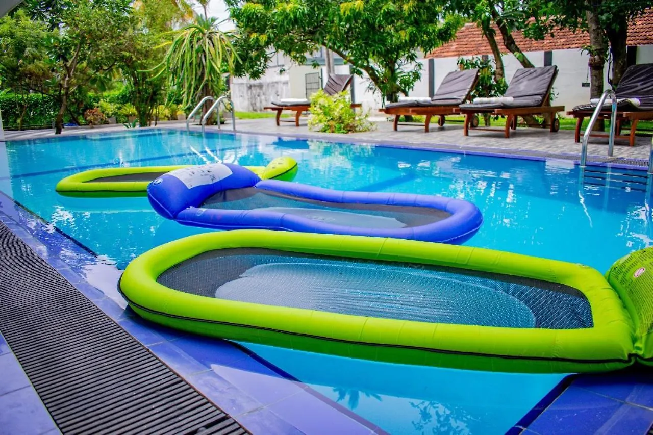 Loony Villa Negombo Hotel